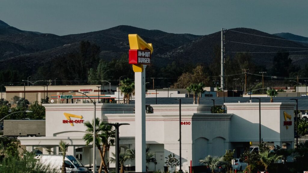 Image of an In-N-Out sign on a while pole