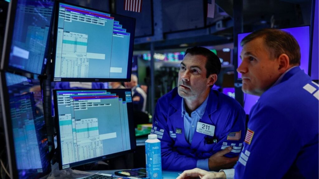 Traders work on the floor of the New York Stock Exchange (NYSE) in New York City, U.S., September 16, 2026. Reuters/Jeenah Moon