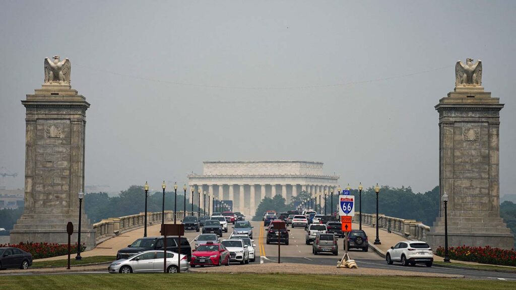 Traffic passes over the Arlington Memorial Bridge near the site of the proposed U.S. Triumphal Arch in Washington, D.C., U.S., July 17, 2026. (Reuters/File photo)