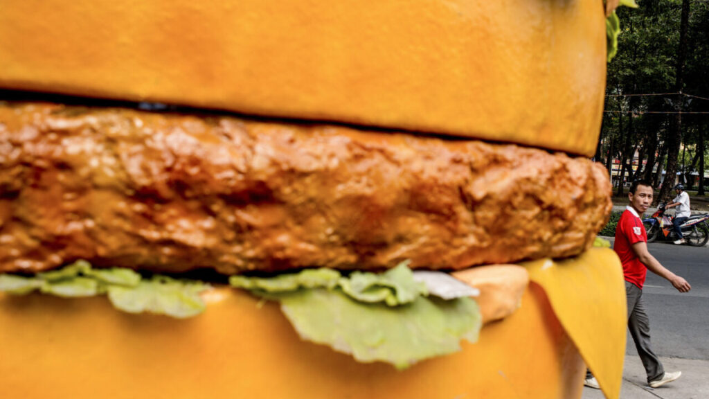 Image of a Big Mac hamburger statue