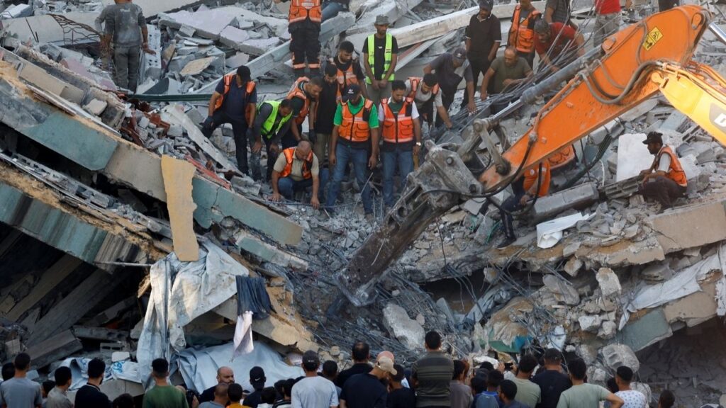 People gather as Civil Defence workers attempt to rescue those who are trapped beneath the rubble of a residential building that had been damaged in an earlier Israeli strike during the war and collapsed on Wednesday, in Gaza City, September 16, 2026. REUTERS/Mahmoud Issa