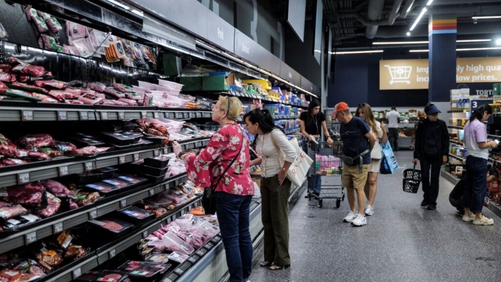 People shop for groceries in New York City, U.S., August 26, 2026. REUTERS/Jeenah Moon