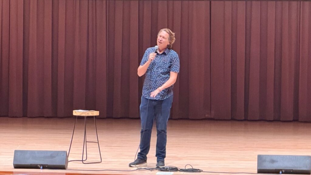 Pete Holmes’ Fresno Town Hall performance showed how quickly he can read a room, adjust his comedy, and let the audience help determine where the night goes. (GV Wire/Anthony W. Haddad)
