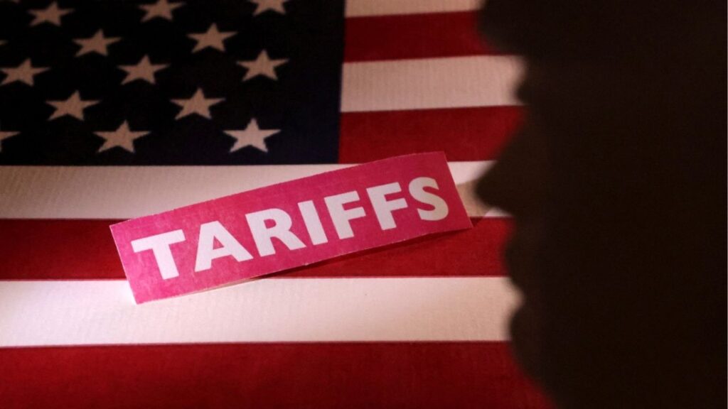 FILE PHOTO: A 3D-printed figure of U.S. President Donald Trump, a U.S. flag and a "tariffs" label are seen in this illustration taken April 10, 2025. Reuters/Dado Ruvic/Illustration/ File Photo