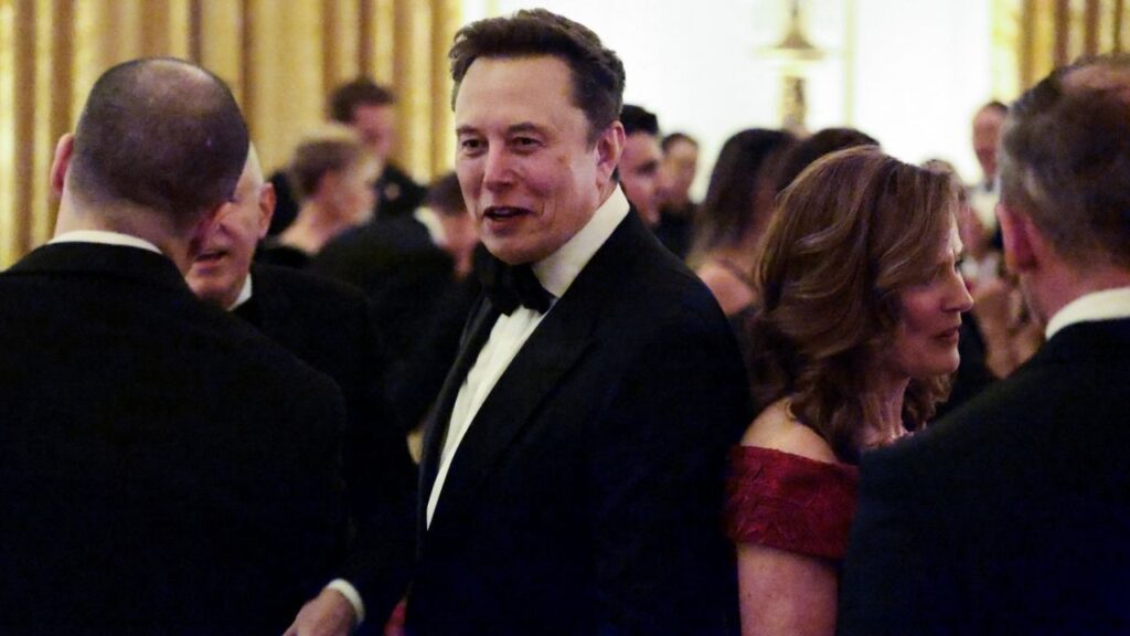Tesla CEO Elon Musk attends a state dinner hosted by US President Donald Trump and first lady Melania Trump for Chinese President Xi Jinping and his wife, Peng Liyuan, at the White House in Washington, D.C., US, September 24, 2026. REUTERS/Evelyn Hockstein