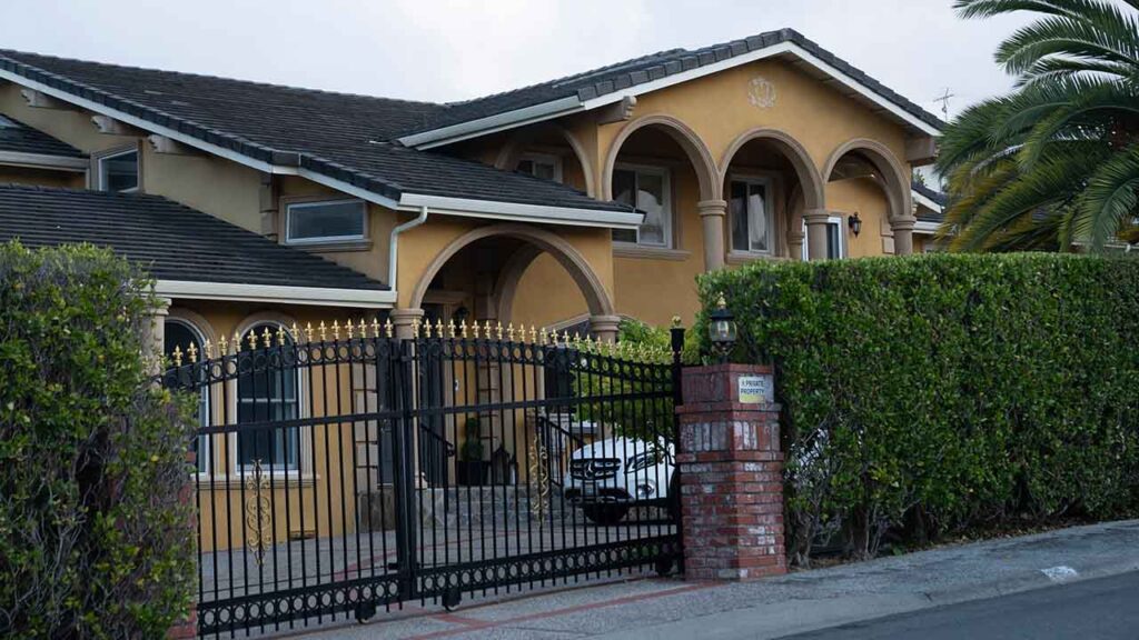 A 6,000-square-foot home in Hillsborough, Calif., that became the site of parties for the artificial intelligence industry, Sept. 1, 2026. Group tech houses have proliferated across the San Francisco Bay Area in the artificial intelligence boom, but one of the most prominent has also racked up an extensive police record. (Minh Connors/The New York Times)