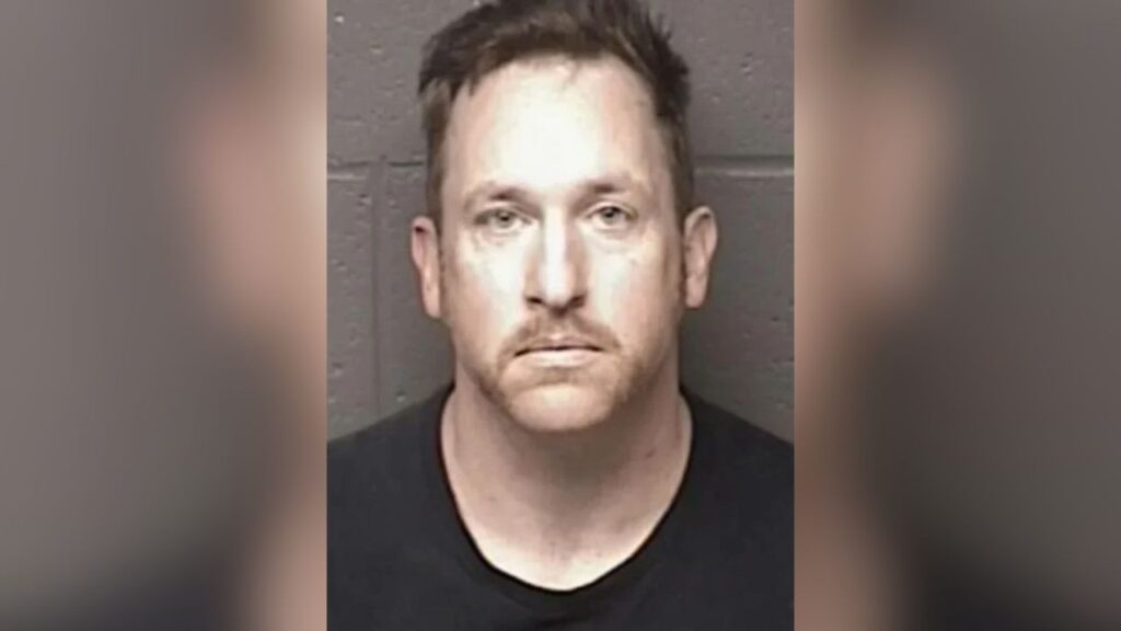 The FBI is seeking Charles Johnathen Harris, who authorities believe may have staged his death after being charged with possession of child pornography. (FBI)