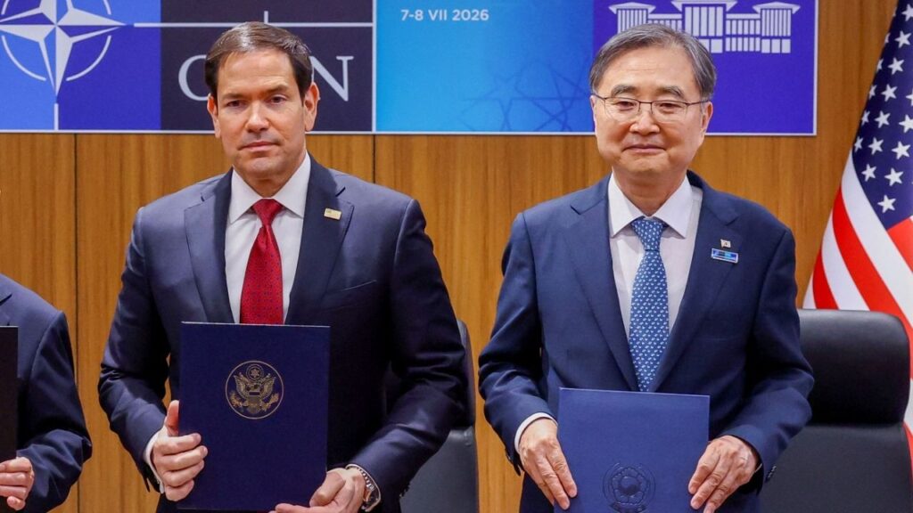 U.S. Secretary of State Marco Rubio poses for a photo with Japanese Foreign Minister Motegi Toshimitsu (not pictured) and South Korean Foreign Minister Cho Hyun during a trilateral meeting, on the sidelines of the NATO leaders' summit, in Ankara, Turkey, July 7, 2026. (Reuters File)