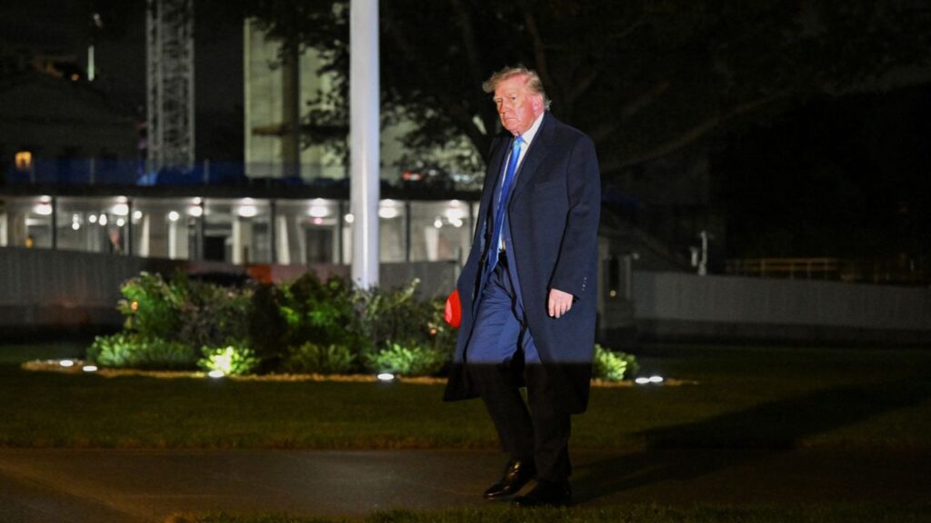 US President Donald Trump arrives at the White House on the South Lawn in Washington, D.C., US, September 27, 2026. REUTERS/Annabelle Gordon