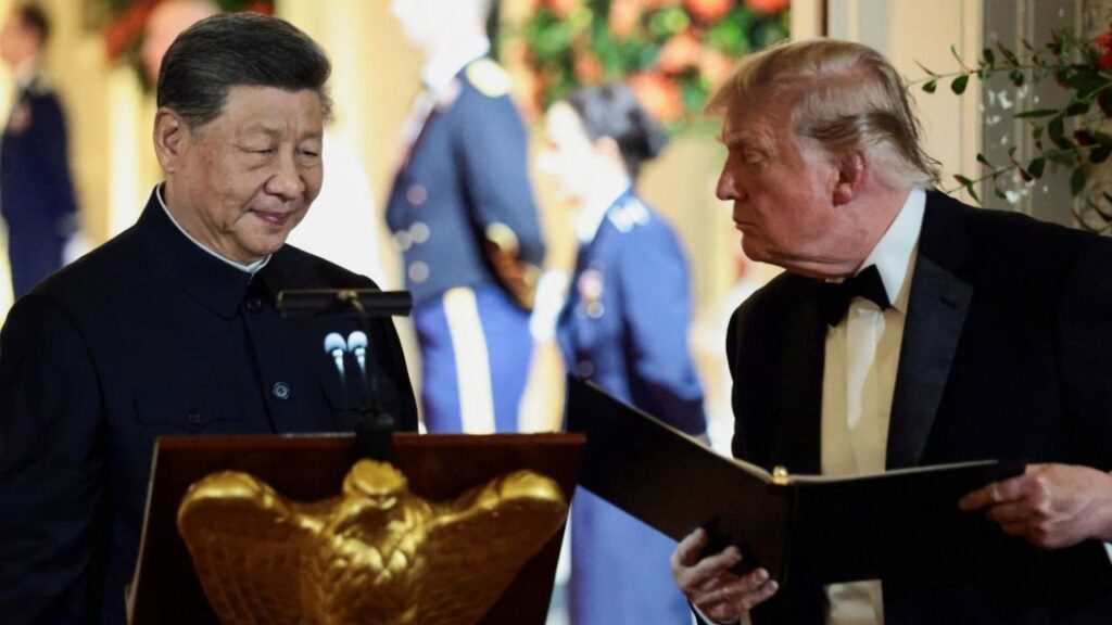 US President Donald Trump holds a binder as he stands next to Chinese President Xi Jinping before Xi delivers a speech during a state dinner at the White House in Washington, D.C., US, September 24, 2026. REUTERS/Evelyn Hockstein