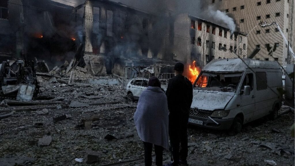 Residents stand at a site of a Russian missile attack, amid Russia's attack on Ukraine, in Kyiv, Ukraine September 8, 2026. Reuters/Stringer