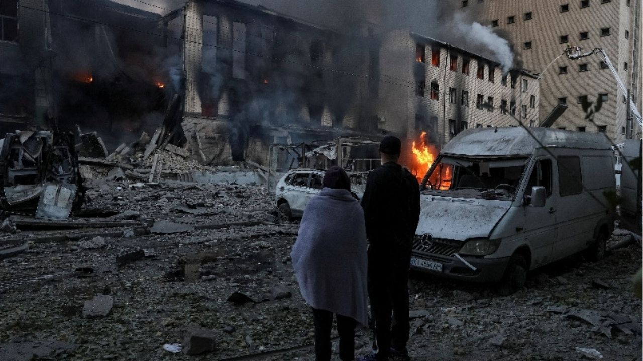 Residents stand at a site of a Russian missile attack, amid Russia's attack on Ukraine, in Kyiv, Ukraine September 8, 2026. Reuters/Stringer