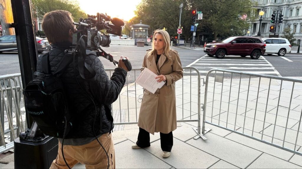 White House reporter Betsy Klein, a journalist from CNN, prepares to report outside the White House after being barred from entering in Washington on Thursday September 24, 2026. The Trump administration barred journalists from CNN, MS NOW and Politico from entering the White House grounds on Thursday morning, hours after a federal judge ordered the immediate restoration of their access. (Doug Mills/The New York Times)