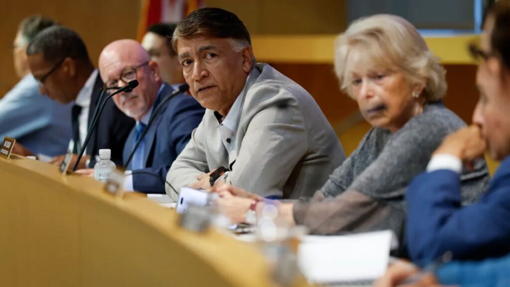 Image of California High-Speed Rail Authority board members at a dais