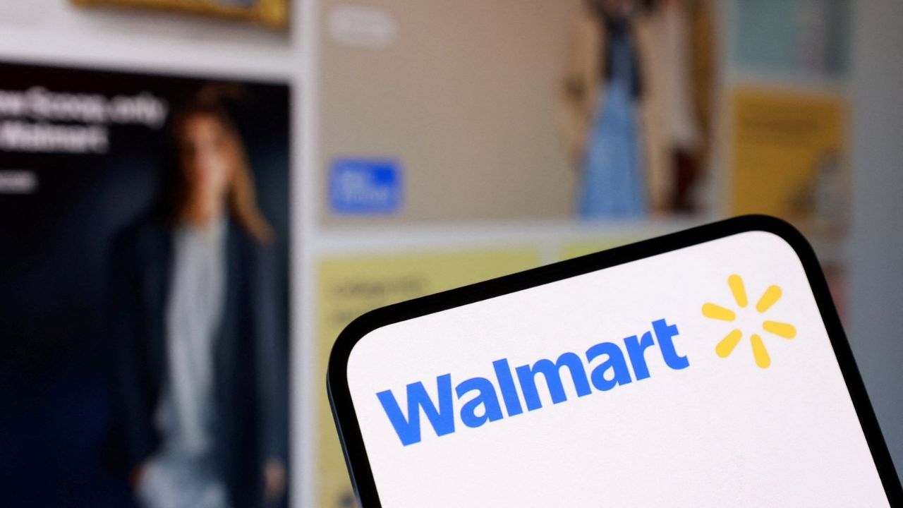 A Walmart logo appears in this illustration taken August 18, 2025. REUTERS/Dado Ruvic/Illustration