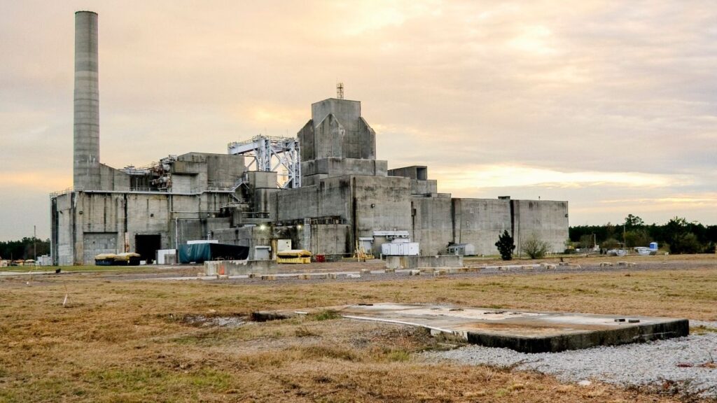 A nuclear reactor at the Savannah River Site, a federal complex in Aiken, S.C., Nov. 30, 2009. A fire broke out on Wednesday, Oct. 28, 2026, at a federal nuclear complex in South Carolina, prompting officials to shelter employees and limit air traffic before it was extinguished, officials said. (Brett Flashnick/The New York Times)