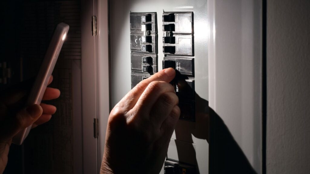 A power outage affecting 519 homes in Fresno's south Tower District is expected to last until Saturday, while a separate outage briefly delayed a community safety meeting. (Shutterstock)