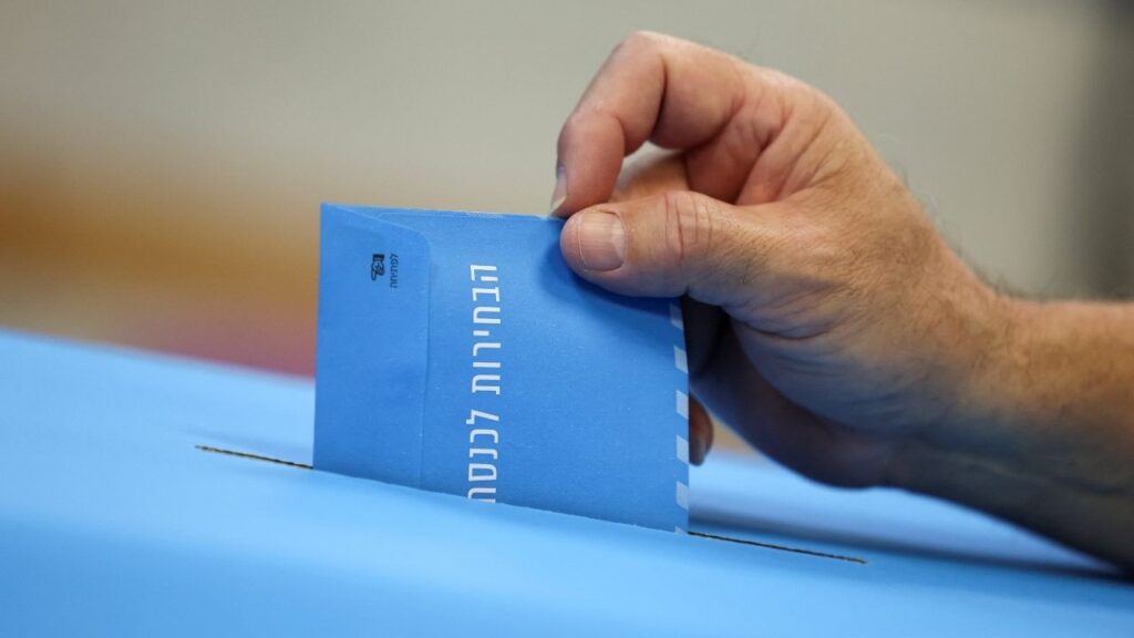 An Israeli man votes at a polling station during the national election, in Bnei Brak, Israel, October 27, 2026. REUTERS/Nir Elias