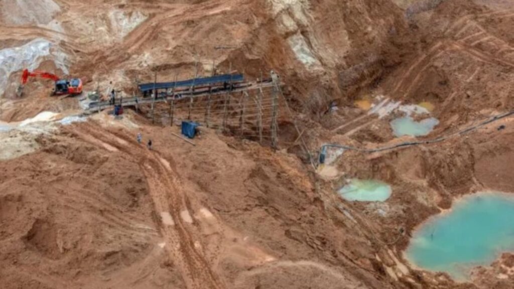 An illegal gold mine in the Bajo Cauca area of Antioquia, Colombia, on April 29, 2026. A gold mine operating without permits in Santa Bárbara de Iscuandé collapsed on Monday morning, Oct. 19, 2026, killing 14 people and injuring seven others, the authorities said. (Federico Rios/The New York Times)