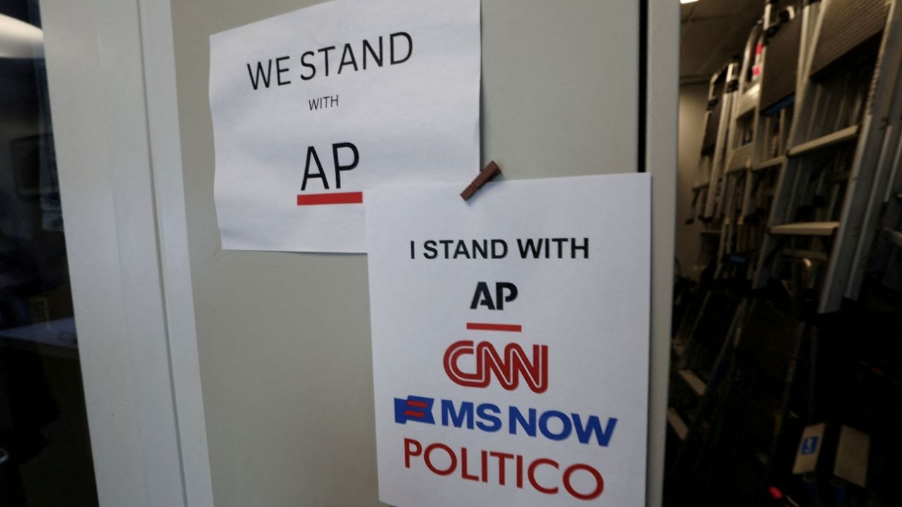 An updated solidarity sign adding CNN, MSNOW and POLITICO hangs outside the Associated Press booth at the White House grounds after US President Donald Trump banned three major news outlets – CNN, MS NOW and Politico from the White House, in Washington, D.C., US, September 21, 2026. (Reuters File)