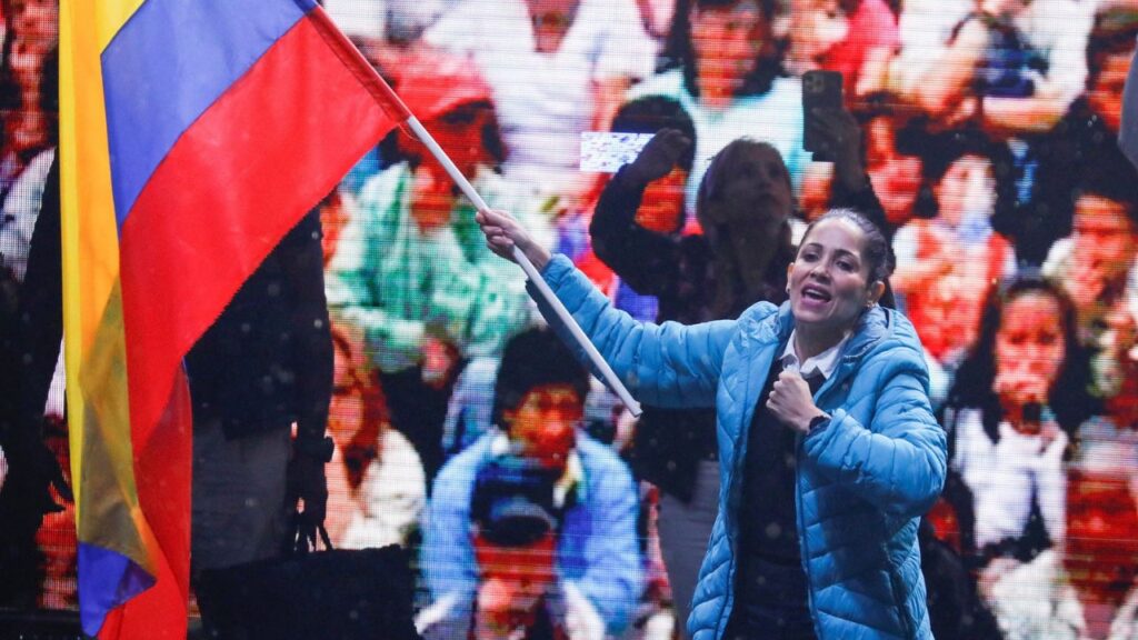 Ecuadorean presidential candidate Luisa Gonzalez waves Ecuador's flag as vice presidential candidate Andres Arauz looks on during a campaign rally, in Quito, Ecuador October 11, 2023. REUTERS/Karen Toro