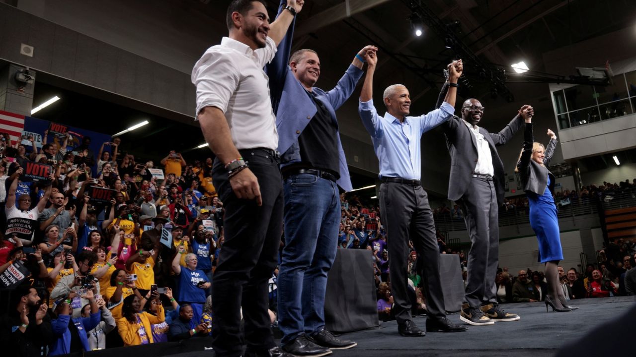 Former US President Barack Obama campaigns with Democratic US Senate nominee Abdul El-Sayed, Democratic gubernatorial candidate Jocelyn Benson, nominee for Michigan Attorney General Eli Savit, and nominee for Michigan Secretary of State Garlin Gilchrist in Detroit, Michigan, US October 24, 2026. REUTERS/Rebecca Cook