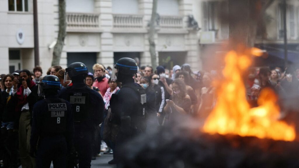 French riot police stand in position near burning objects during a demonstration by French high school and university students in Paris as part of a nationwide protest movement led by students, supported by teachers, school parents and labour unions, demanding better school conditions and concrete measures, France, October 13, 2026. REUTERS/Sarah Meyssonnier