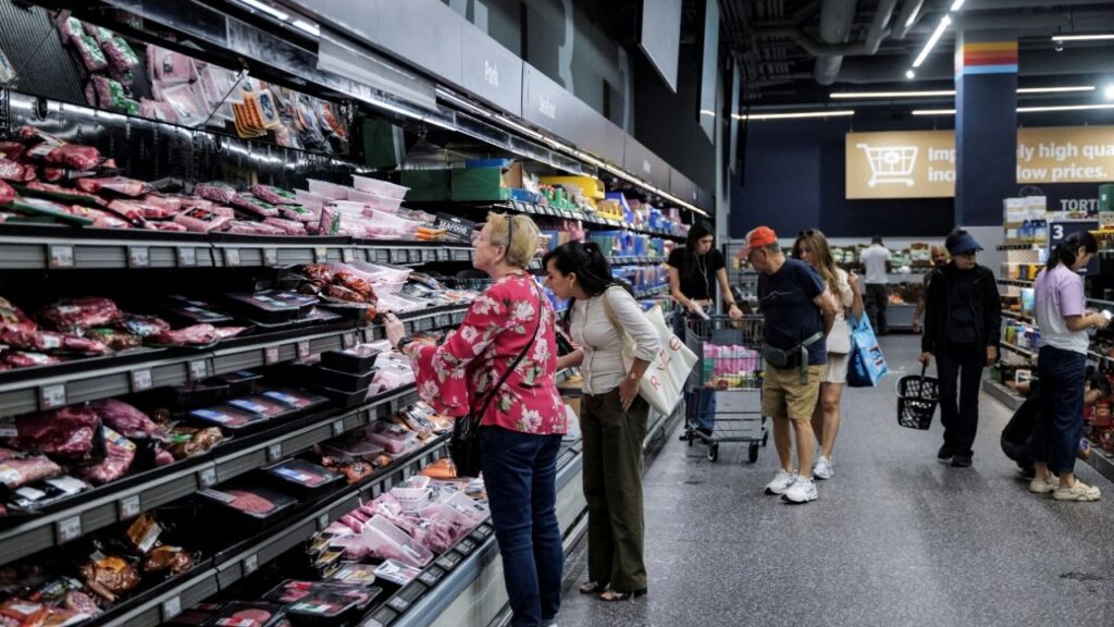 People shop for groceries in New York City, U.S., August 26, 2026. (Reuters File)