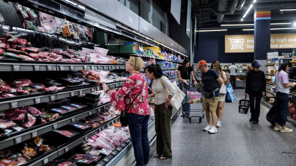 People shop for groceries in New York City, U.S., August 26, 2026. (Reuters File)