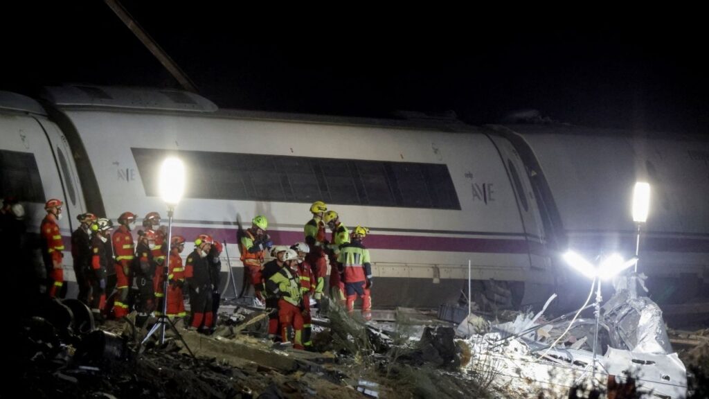 Rescue personnel work at the site of the collision of two high-speed trains between the towns of Mora and Orgaz, near Toledo, Spain, October 28, 2026. REUTERS/Violeta Santos Moura