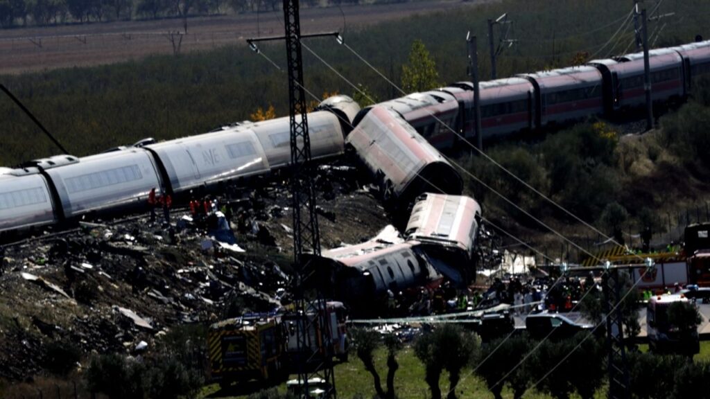 Rescue personnel work at the site of the collision of two high-speed trains between the towns of Mora and Orgaz, near Toledo, Spain, October 28, 2026. REUTERS/Violeta Santos Moura