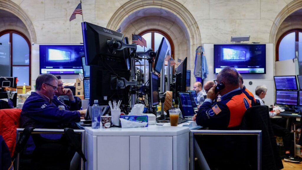 Traders work on the floor at the New York Stock Exchange (NYSE) in New York City, U.S., September 29, 2026. REUTERS/Jeenah Moon