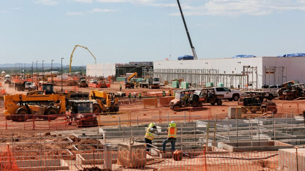 Data center buildings are under construction during a tour of the OpenAI data center in Abilene, Texas, U.S., September 23, 2025. (REUTERS/Shelby Tauber/File Photo)