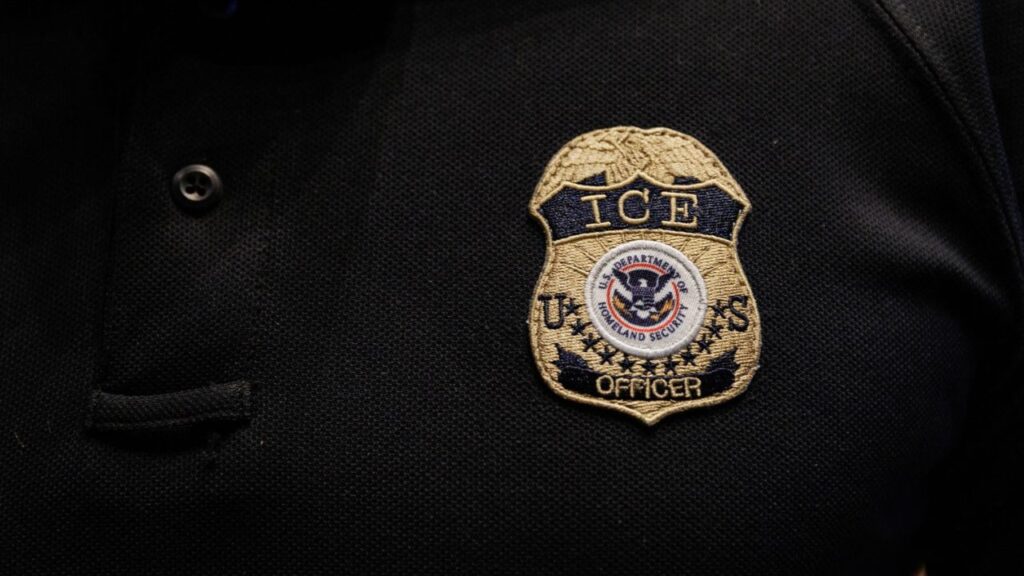 The badge of a U.S. Immigration and Customs Enforcement (ICE) is embroidered on a polo shirt of an ICE employee, at a U.S. Immigration and Customs Enforcement two-day job fair in Texas to help fill vacancies for deportation officers and attorneys, in Arlington, Texas, U.S. August 26, 2025. (REUTERS/Shelby Tauber)