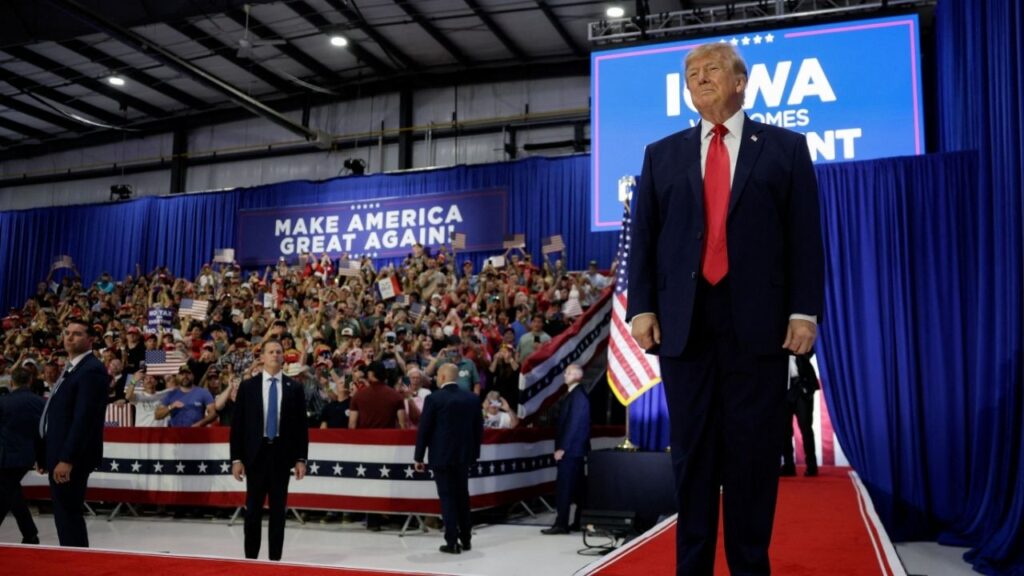 US President Donald Trump arrives at a campaign rally in Sioux City, Iowa, US, October 22, 2026. REUTERS/Evan Vucci