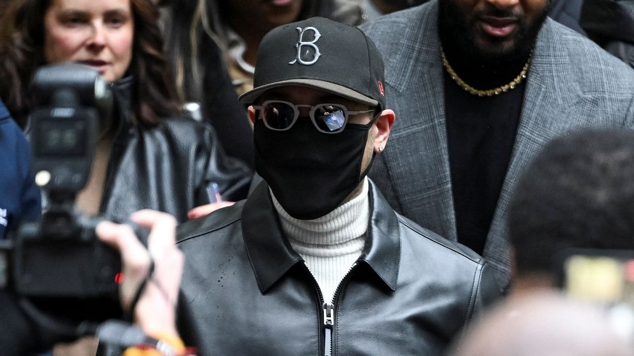 US singer Chris Brown leaves Southwark Crown Court after he was given an eight-month suspended sentence having pleaded guilty to a charge of affray over the attack on a music producer with a bottle in a London nightclub in 2023, in London, Britain, October 26, 2026. (Reuters/Chris J Ratcliffe)