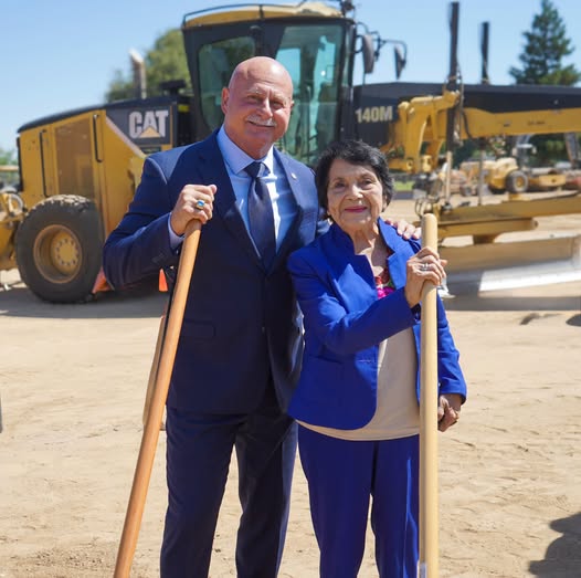 Fresno Mayor Jerry Dyer and Dolores Huerta holding shovels